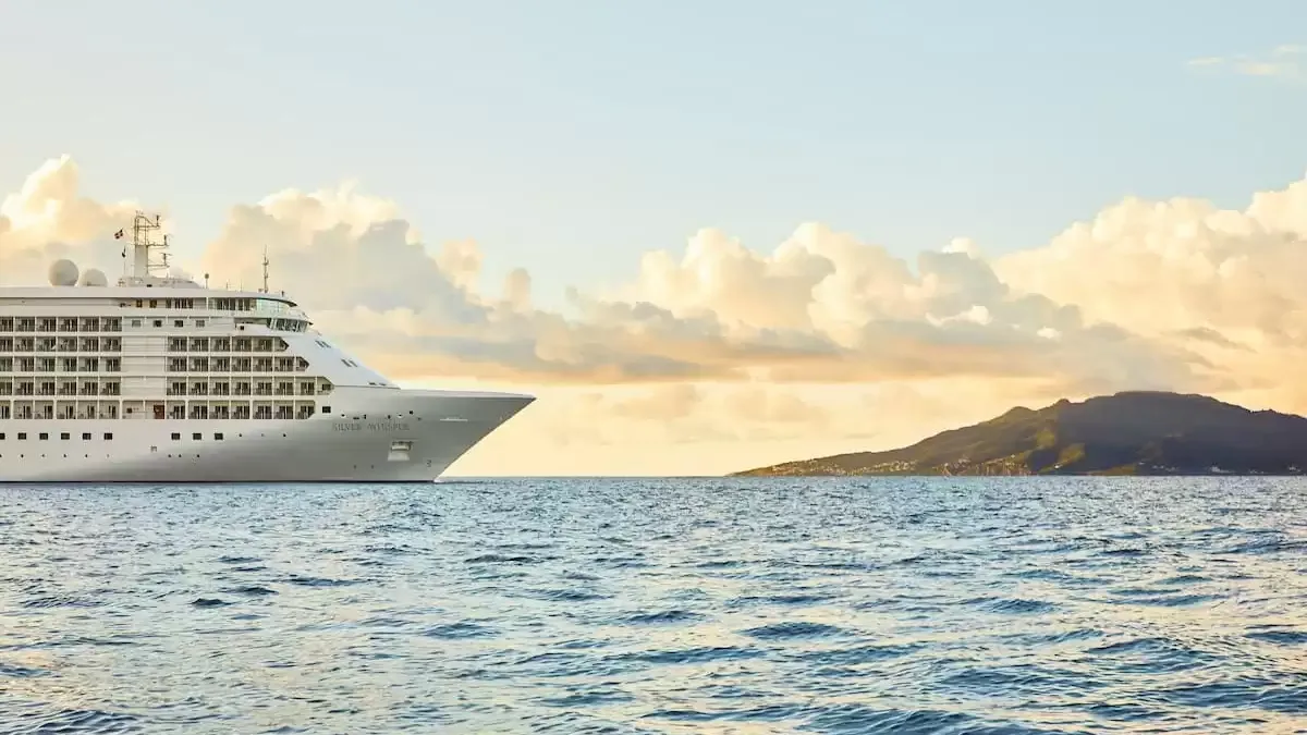 Le Silver Whisper en mer, vu du ciel