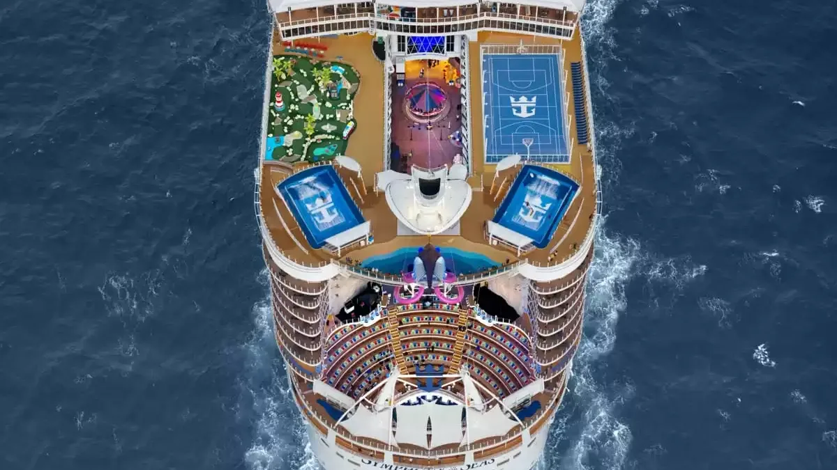 Le Symphony of the Seas en mer, vu du ciel