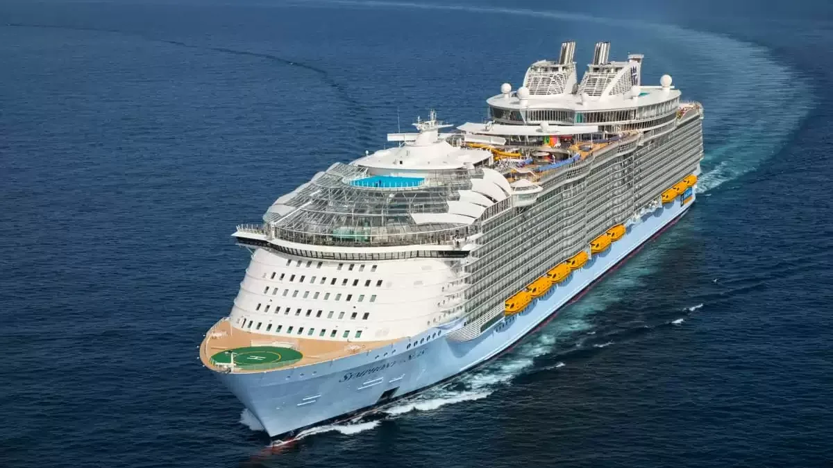 Le Symphony of the Seas en mer, vu du ciel