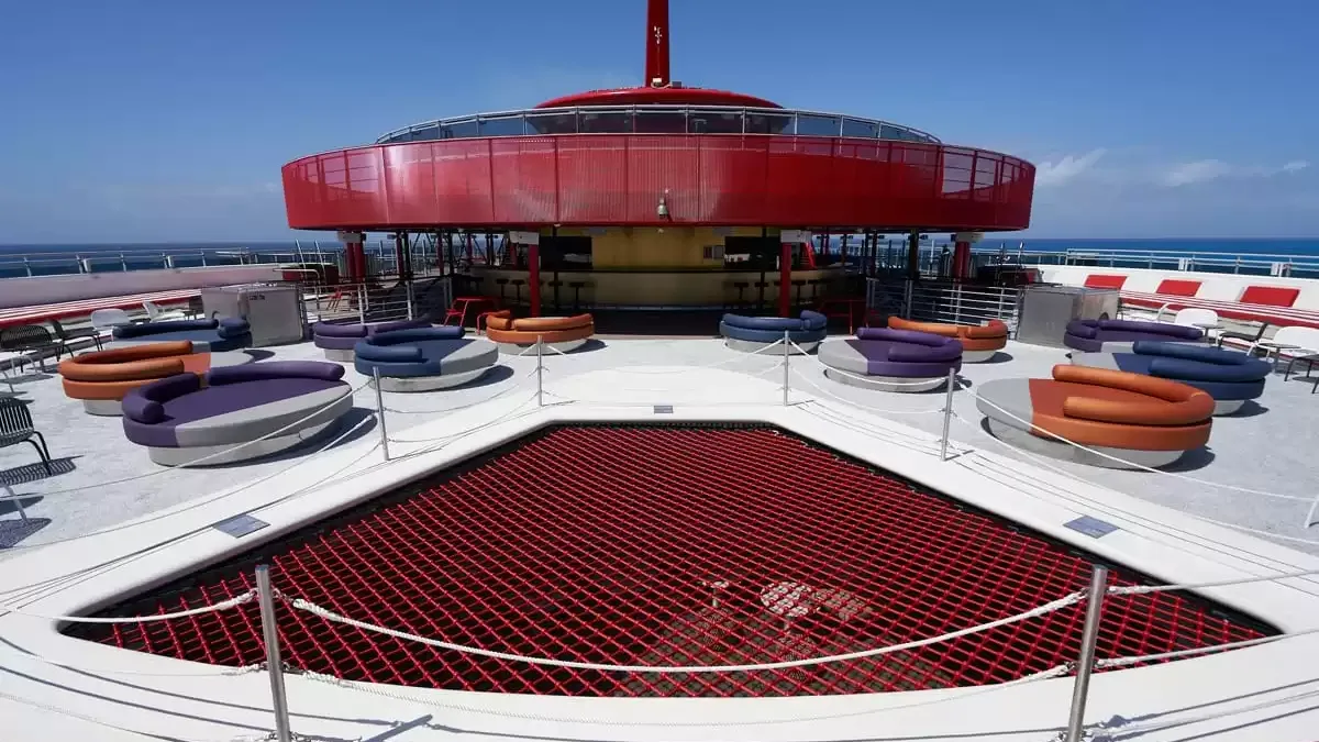Espaces et activités à bord du Valiant Lady