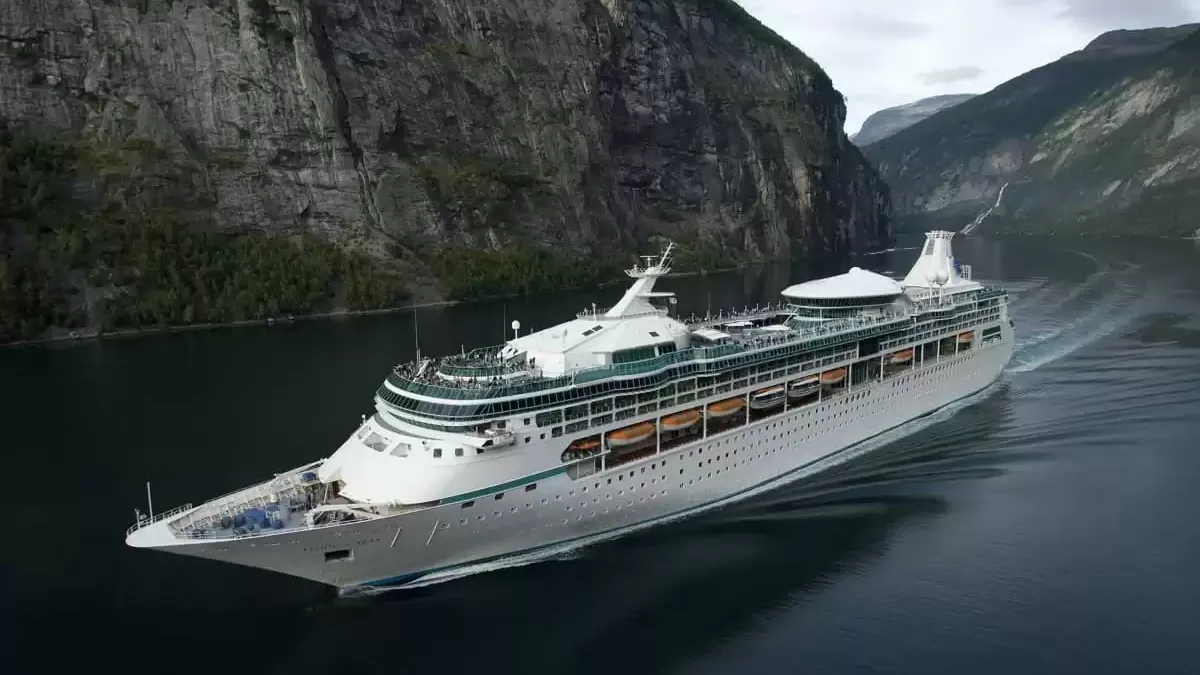 Le Vision of the Seas en mer, vu du ciel
