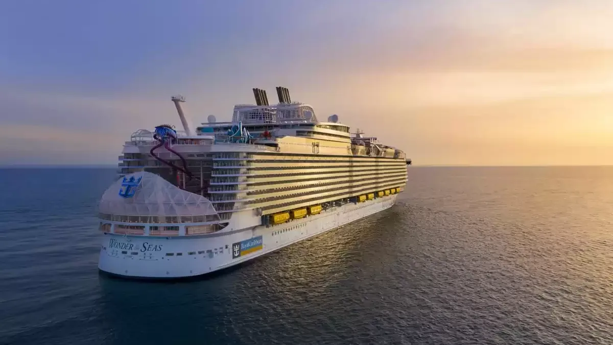 Le Wonder of the seas en mer, vu du ciel
