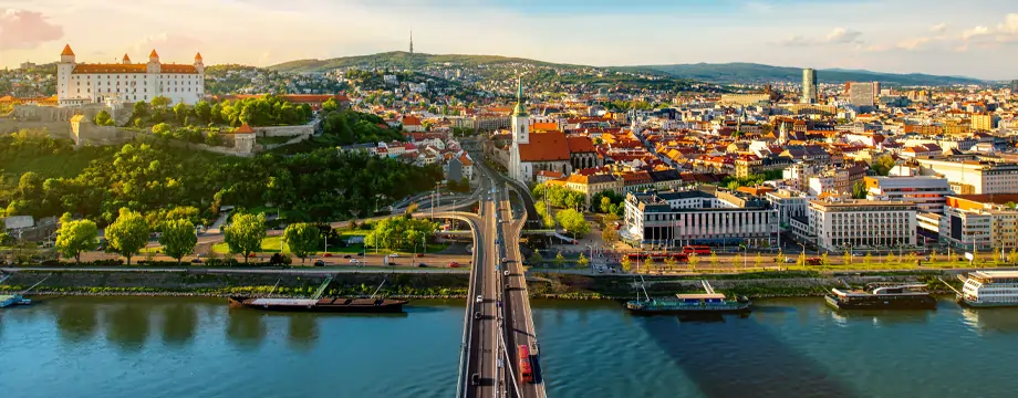 Château de Bratislava dominant le Danube