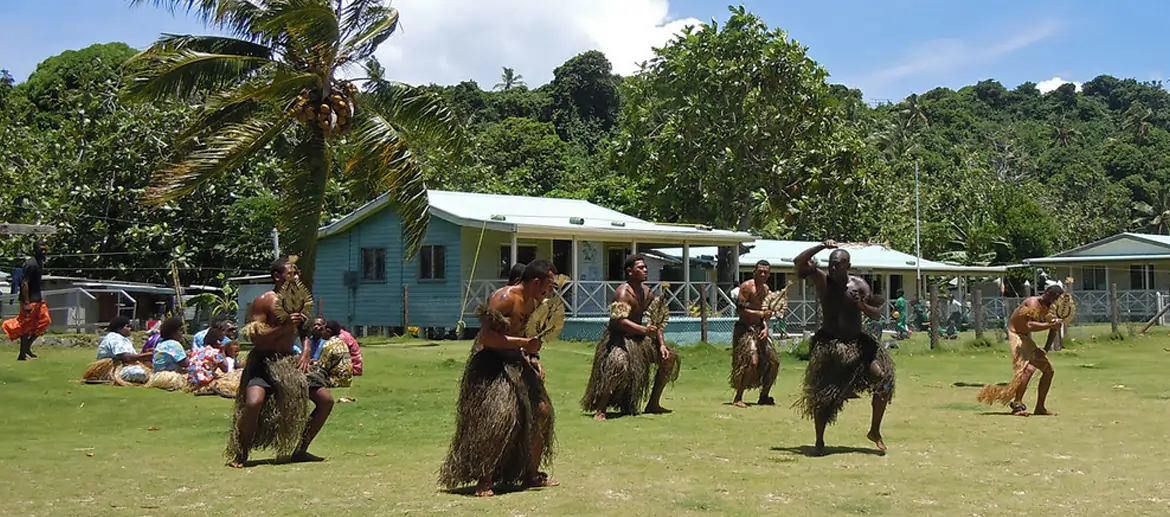 Danseurs traditionnels, Dravuni Island, Îles Fidji