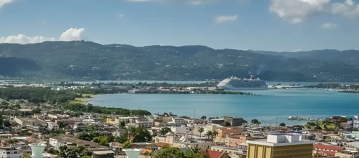 Vue sur le port de Montego Bay en Jamaïque