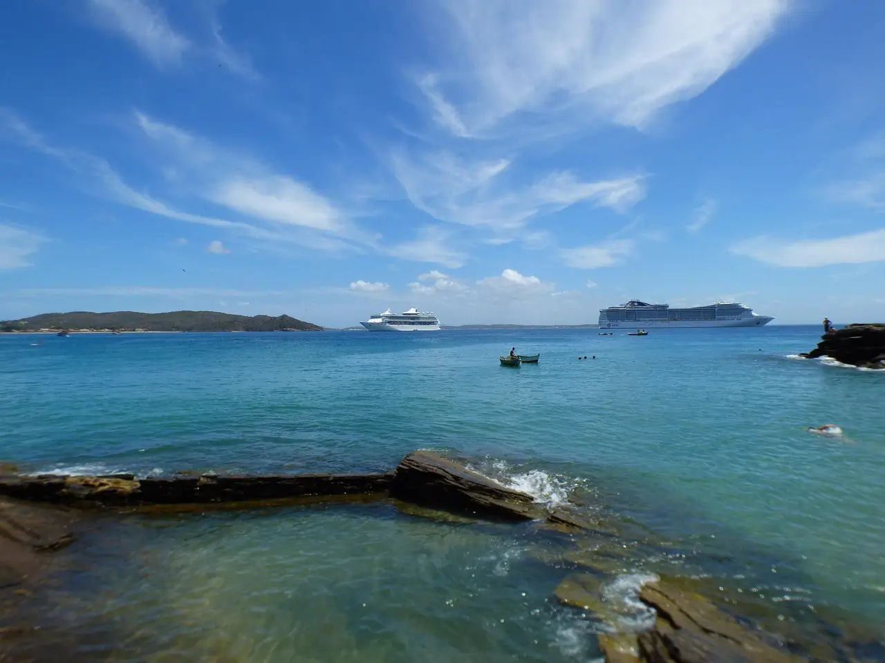 navires de croisières au large de Buzios