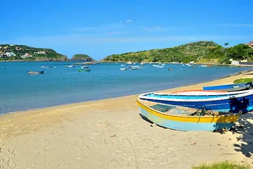 botes na areia da praia da Ferradura, buzios, RJ.