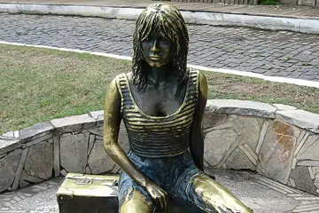 Estátua de Brigitte na Orla Bardot em Búzios.