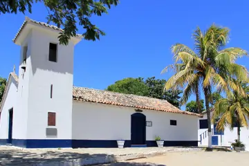 Igreja de Santana entre a Praia dos Ossos e a Praia da Armação