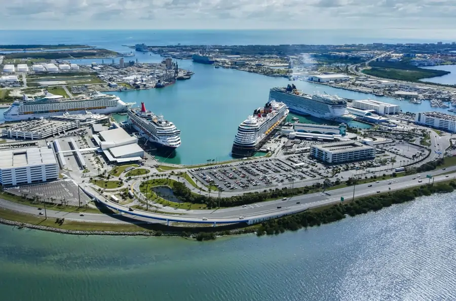 Six navires de croisière amarrés simultanément à Port Canaveral