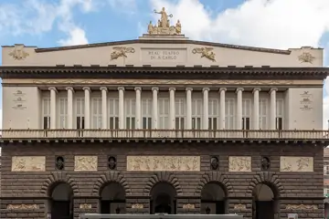 Façade du thêatre    San Carlo