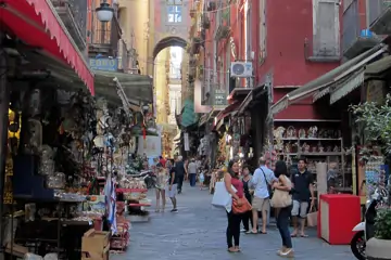 Via San Gregorio Armeno a Napoli