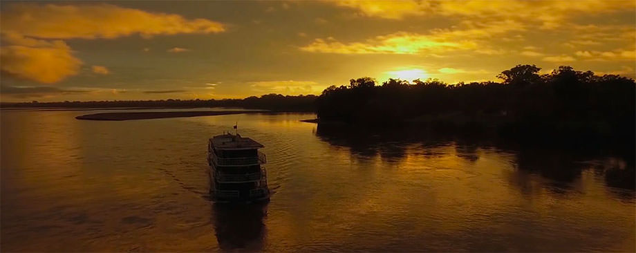bateau de croisière sur l'Amazone 