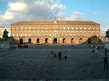 Palazzo Reale a Napoli e Piazza del Plebiscito