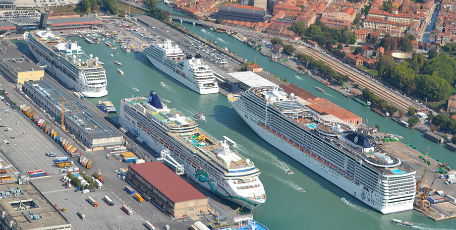 vue aérienne du terminal de croisière de Venise