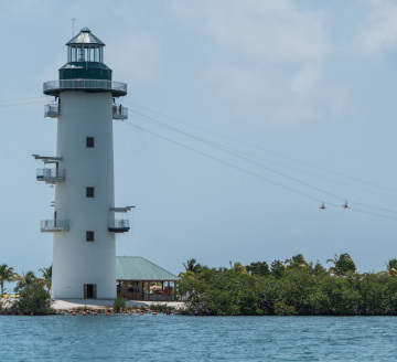 Phare Personnes Tyrolienne, Harvest Caye, Belize.