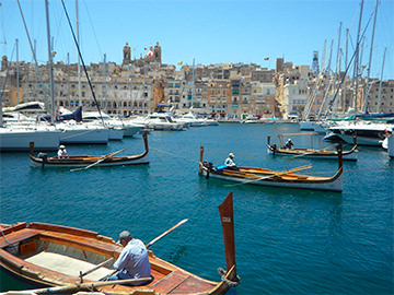 barges traditonnelles dans le port de La Valette, Malte