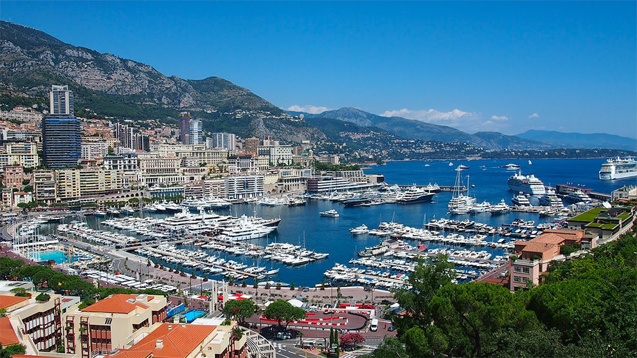 vue panoramique sur le port de la Principauté de Monaco