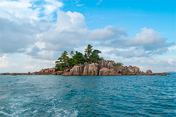 Plage de sable blanc Praslin Seychelles