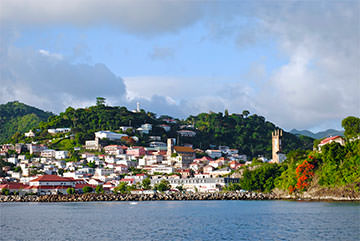 Ville côtière dans l'île de Grenade