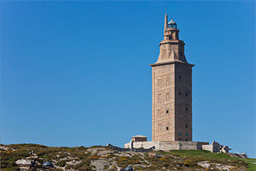 Tour d'Hercule, plus ancien phare encore en service.