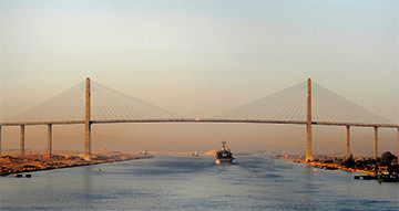 Le pont du canal de Suez au niveau d'El Qantara.