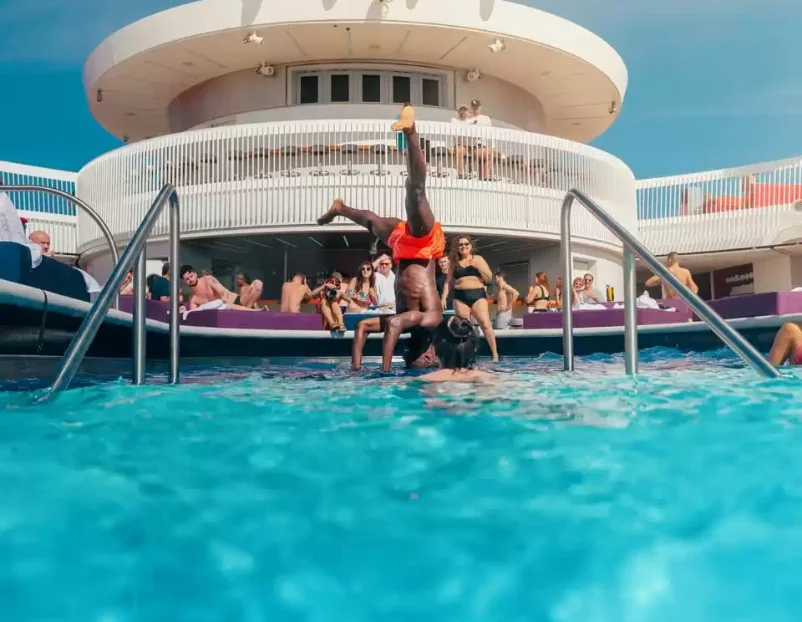 Le bateau de croisière Brilliant Lady (Virgin Voyages)