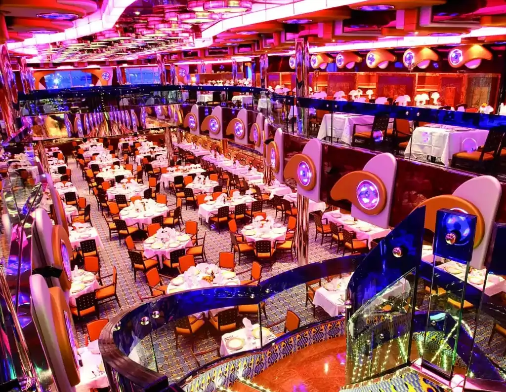 Restaurant à bord du bateau de croisière Costa Deliziosa