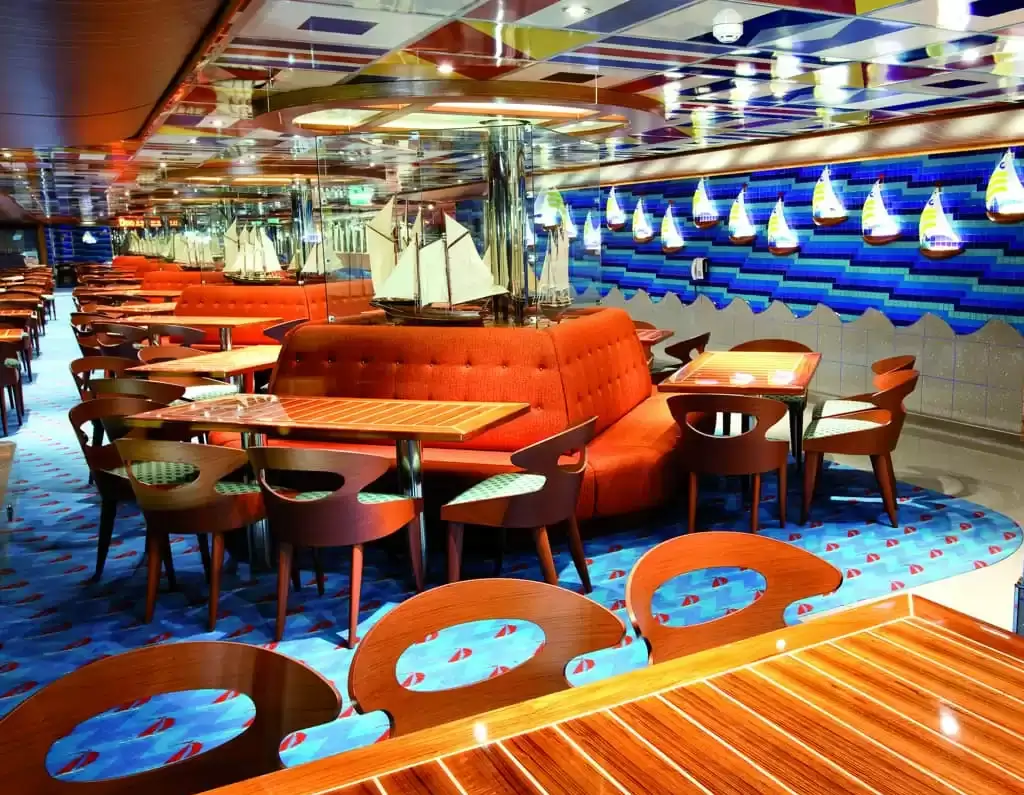 Restaurant à bord du bateau de croisière Costa Deliziosa