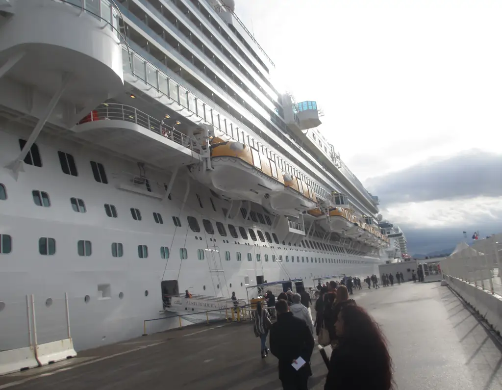 Les ponts à bord du bateau de croisière Costa diadema