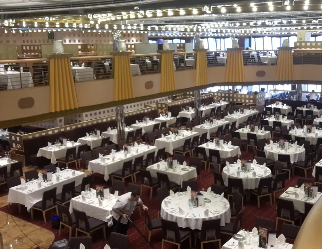 Restaurant à bord du bateau de croisière Costa diadema