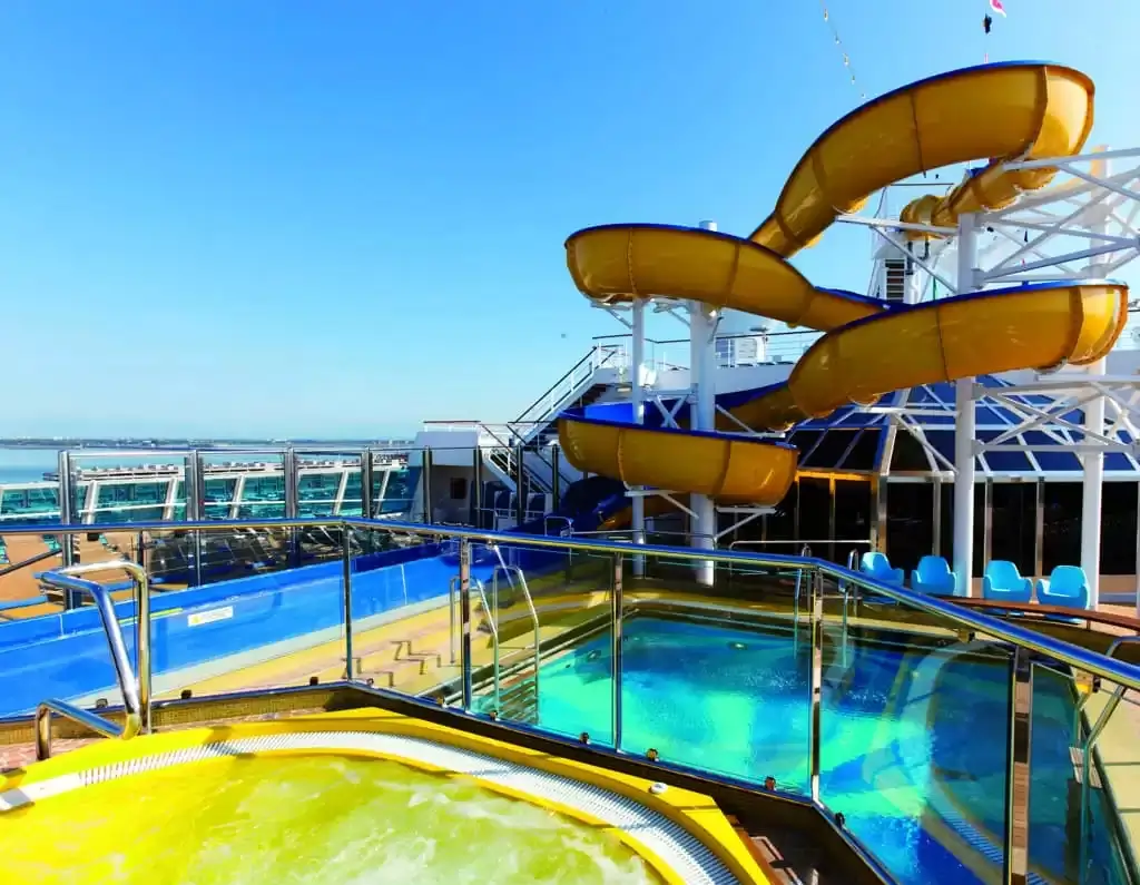 Activité à bord du bateau de croisière Costa favolosa