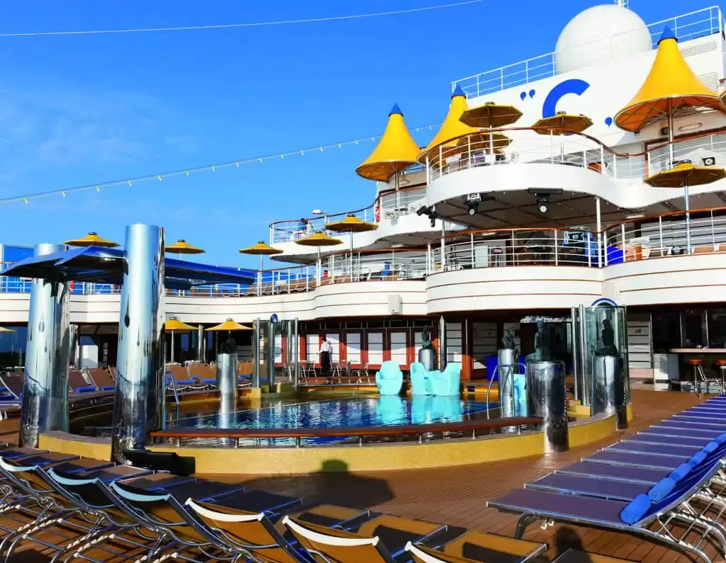 Le bateau de croisière Costa favolosa