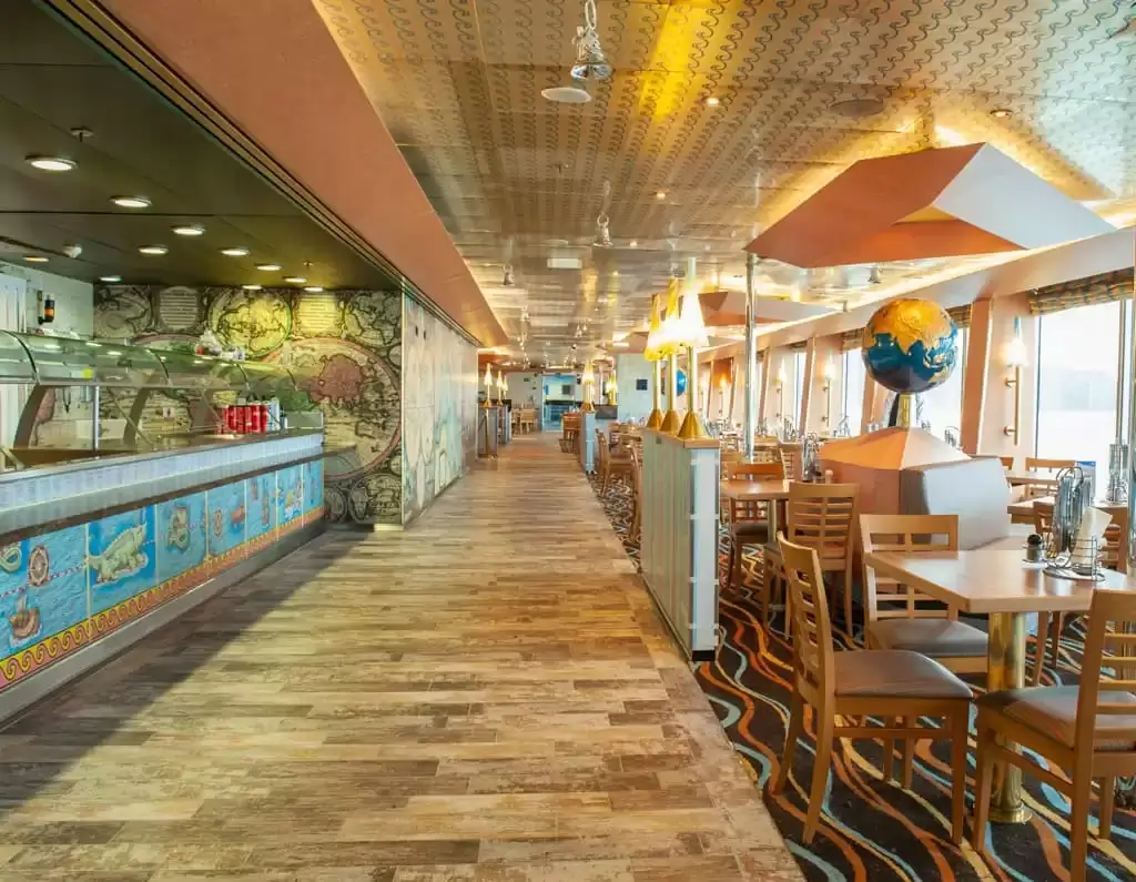Restaurant à bord du bateau de croisière Costa fortuna