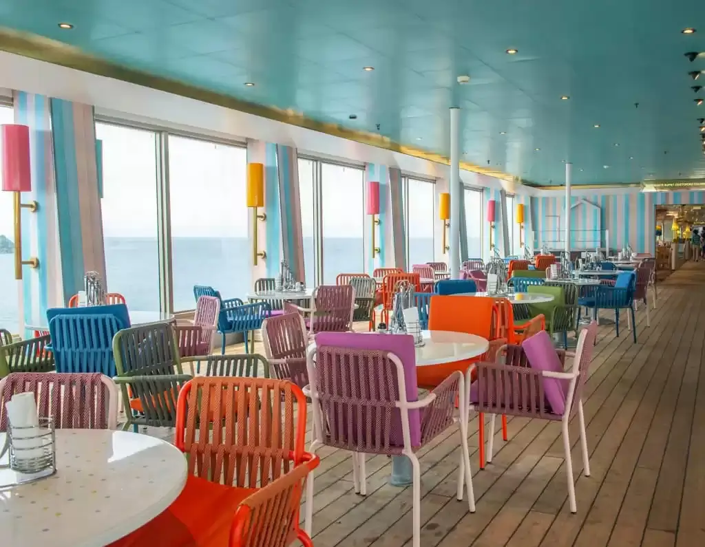 Restaurant à bord du bateau de croisière Costa fortuna