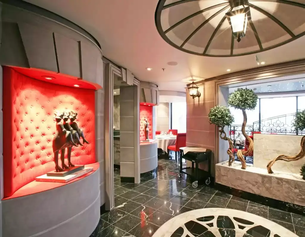 Restaurant à bord du bateau de croisière MSC Fantasia
