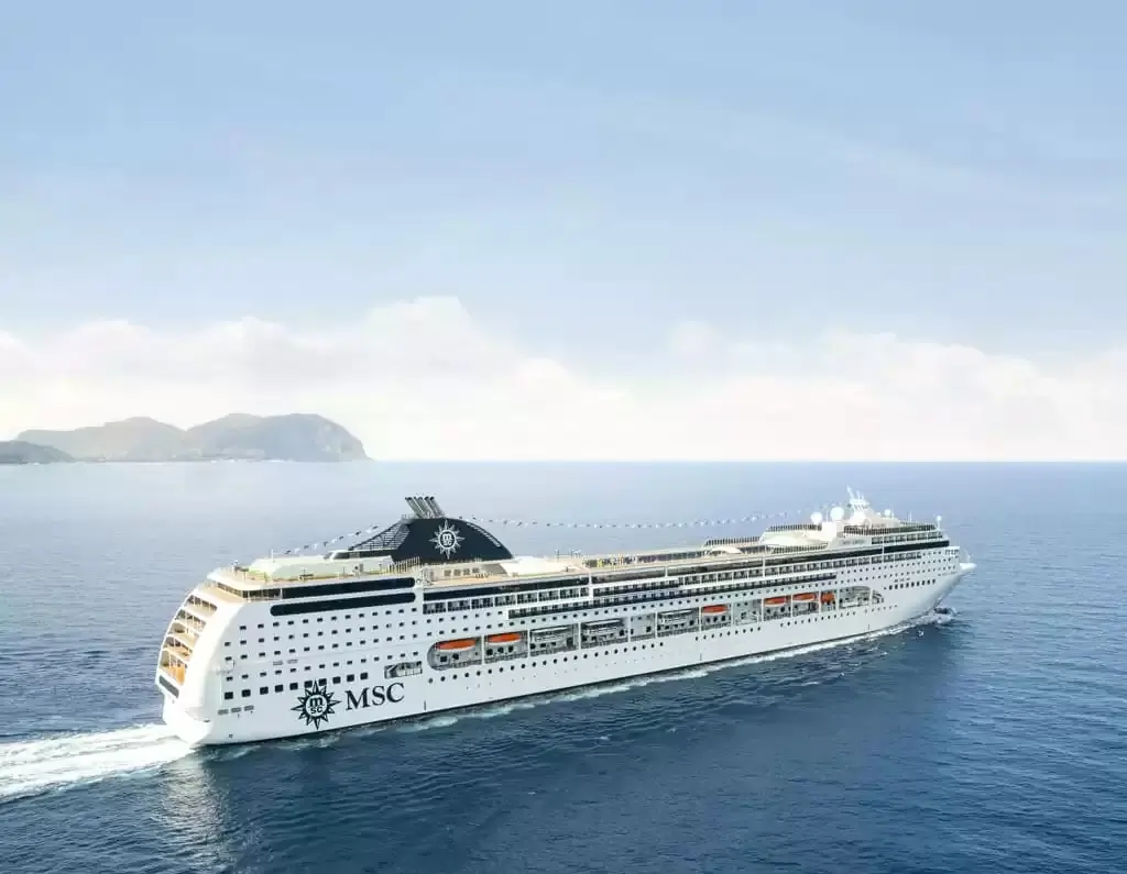 Le paquebot de croisière MSC Lirica