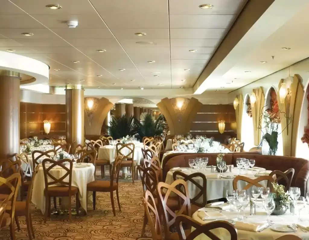Restaurant à bord du bateau de croisière MSC Musica