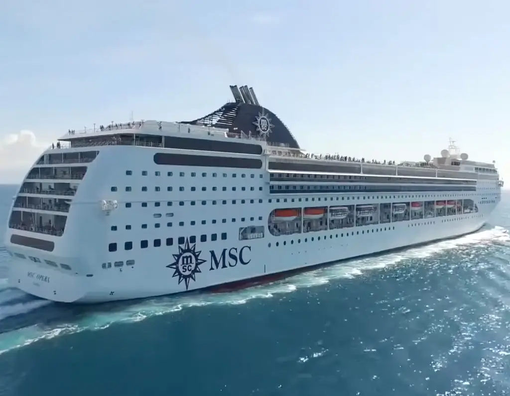 Le bateau de croisière MSC Opera