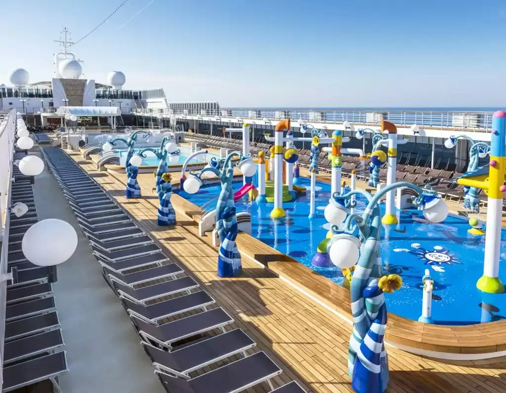Le bateau de croisière MSC Opera