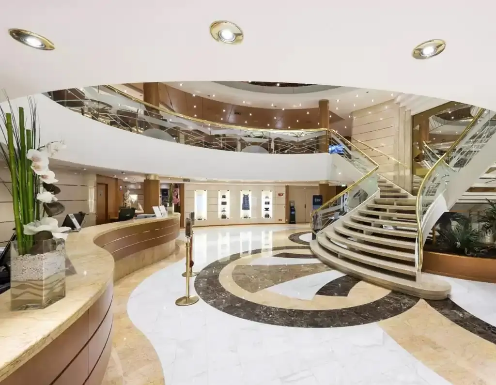 Le bateau de croisière MSC Opera