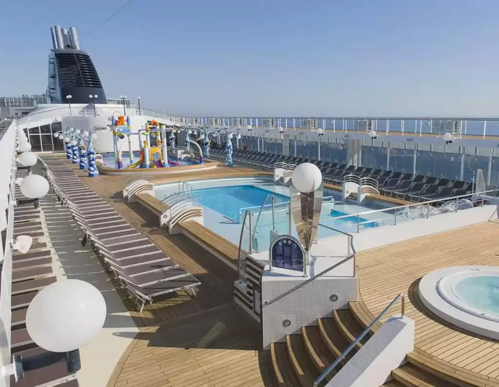 Le bateau de croisière MSC Opera