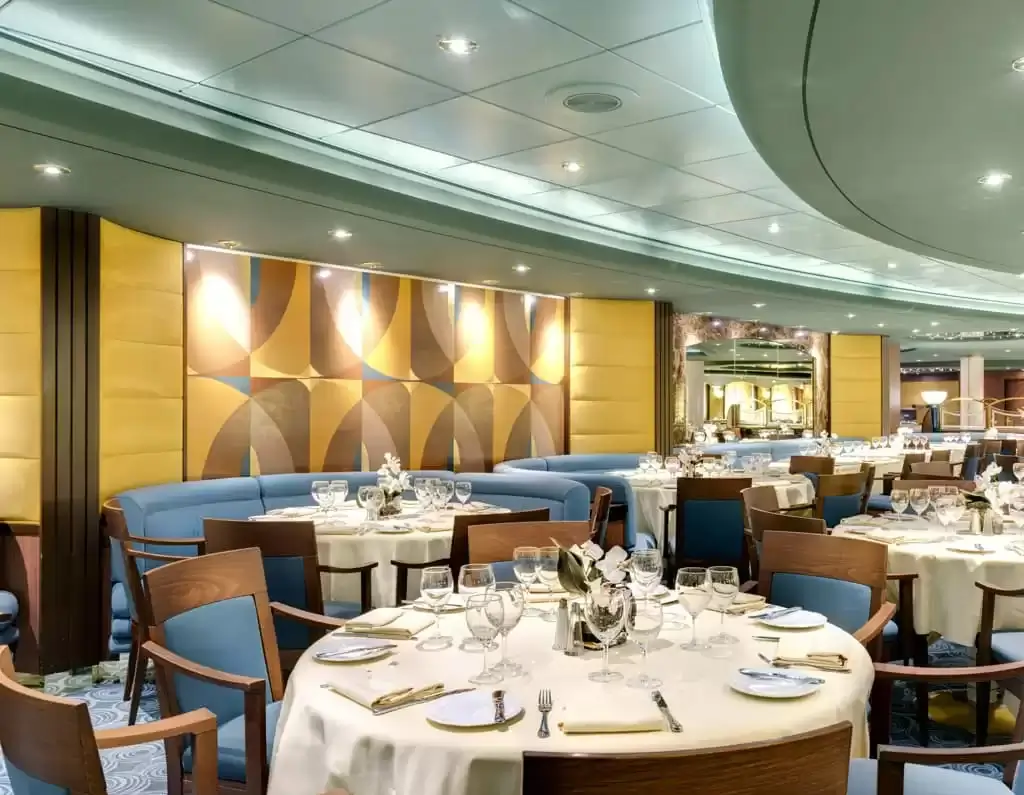 Restaurant à bord du bateau de croisière MSC Opera