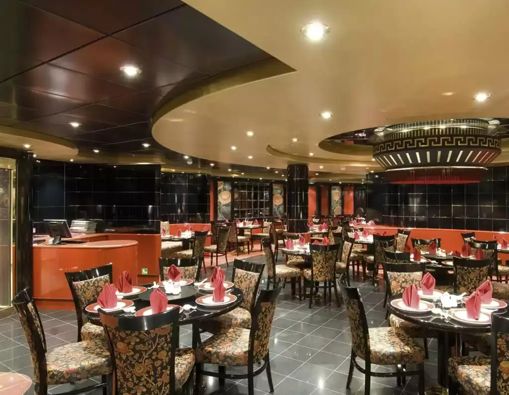 Restaurant à bord du bateau de croisière MSC Orchestra