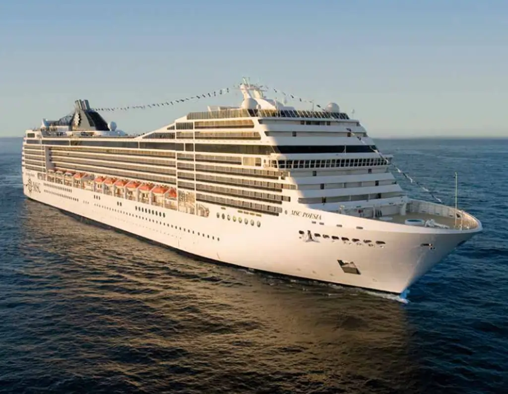 Le bateau de croisière MSC Poesia