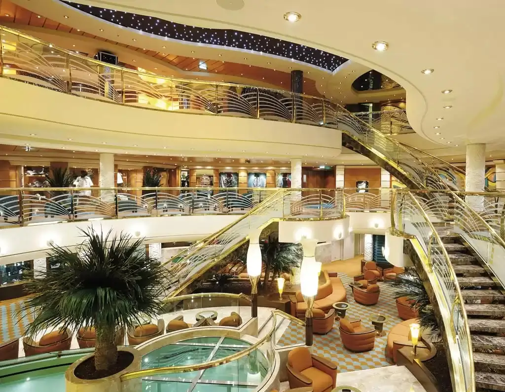 Bateau de croisière MSC poesia