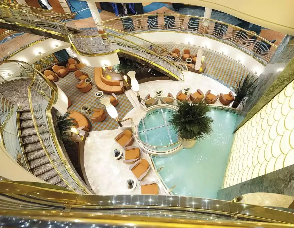 Bateau de croisière MSC poesia