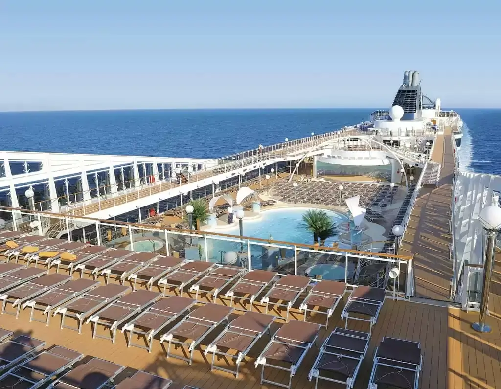 Bateau de croisière MSC poesia