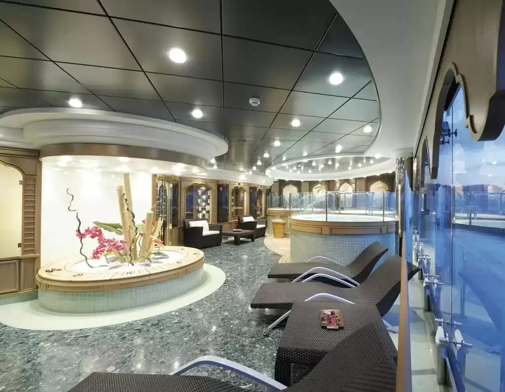 Bateau de croisière MSC poesia