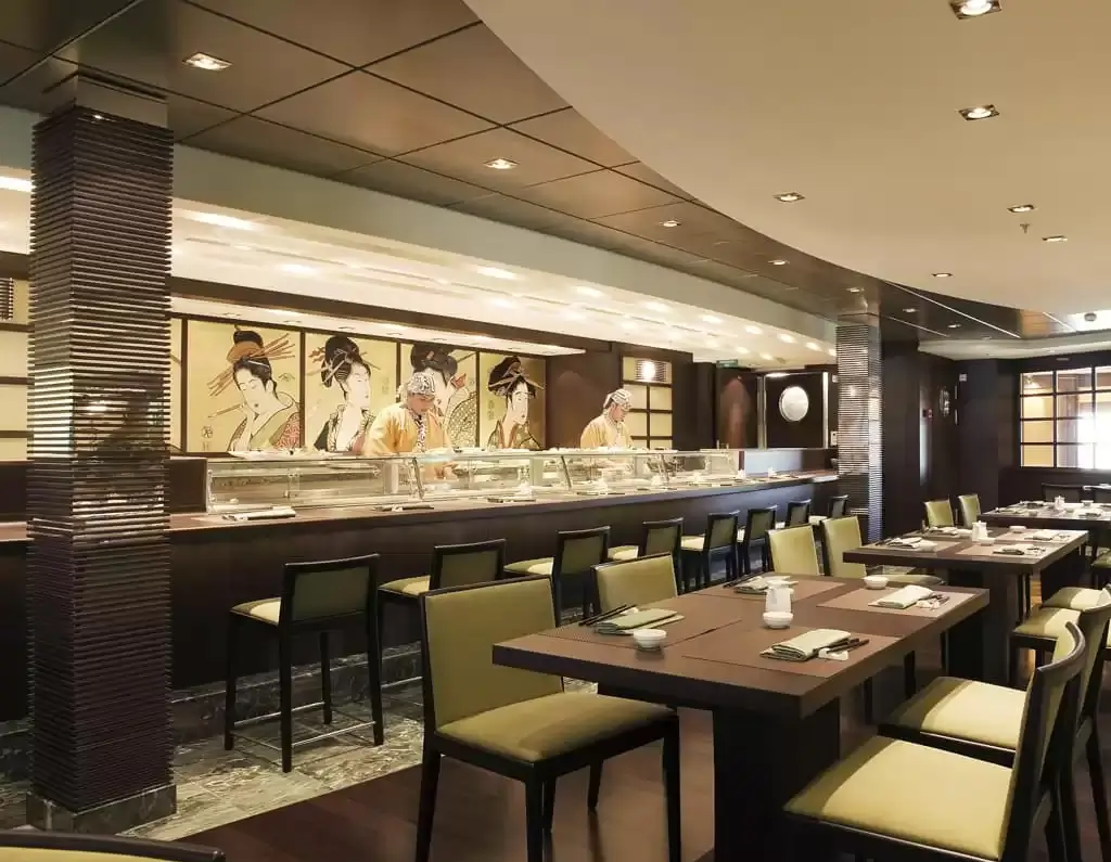 Restaurant à bord du bateau de croisière MSC poesia